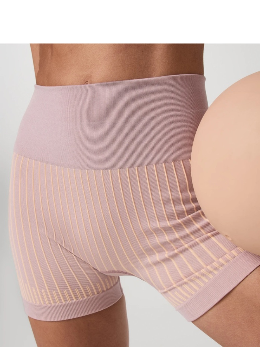 NWT Vuori Bi-Color Seamless Bike Short 4”
Light Peach/Desert Mauve XS - Picture 8 of 9